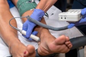 Blood pressure measurement from the popliteal artery leg